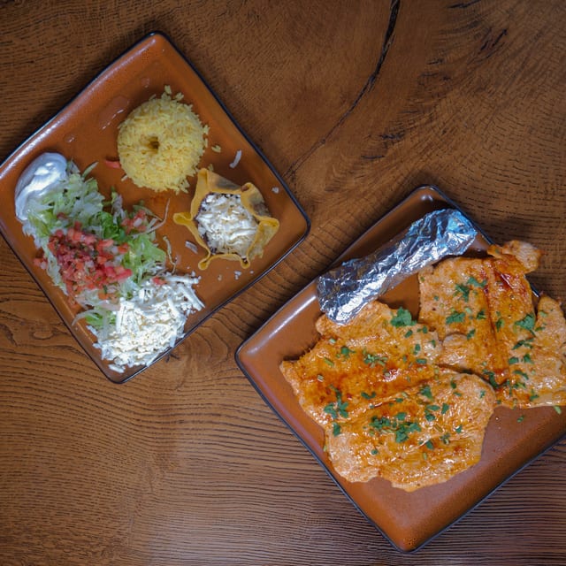 Grilled Chicken Breast Platter (Pechuga a la Plancha).